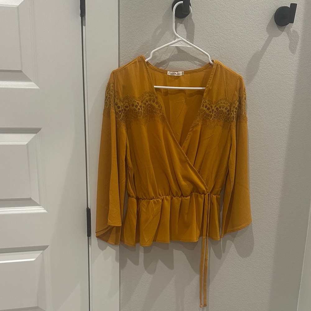 EUC Women’s M Medium Heart Hips Brand Mustard Lace Wrap Blouse with Bow